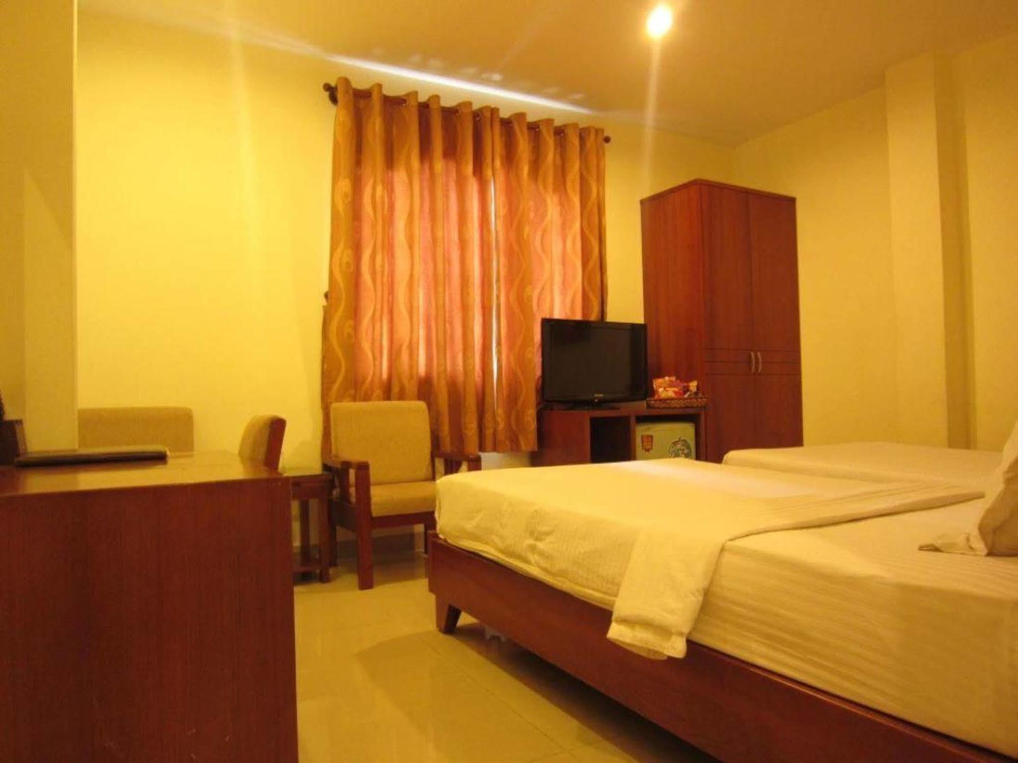 Reddoorz Ruby Star Hotel Truong Dinh Ho Chi Minh City Exterior photo