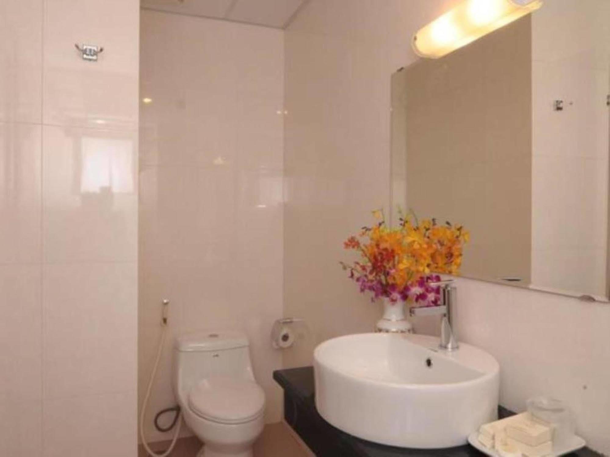 Reddoorz Ruby Star Hotel Truong Dinh Ho Chi Minh City Exterior photo